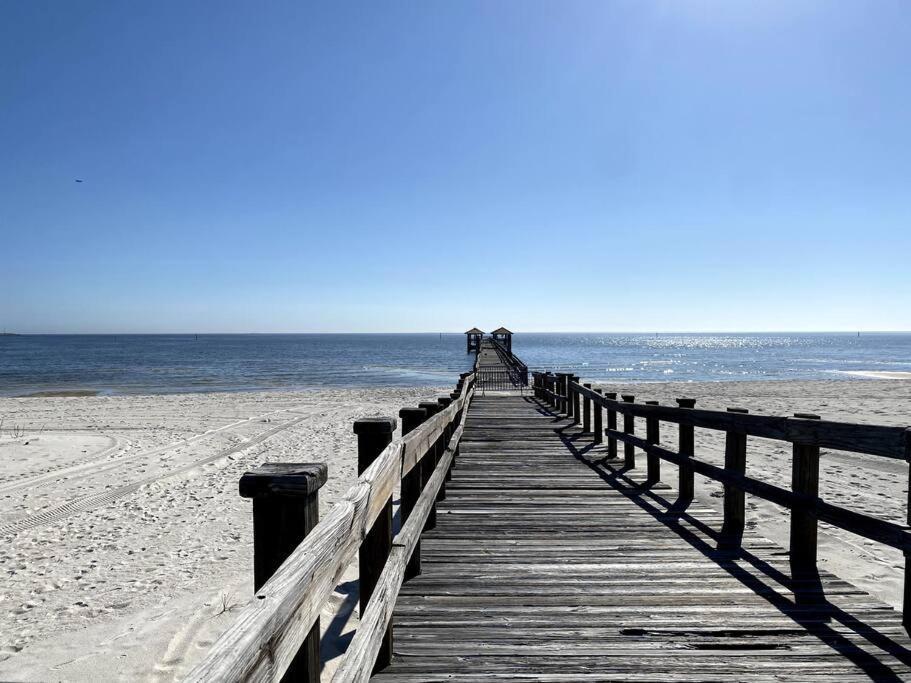 White Sand Getaway Steps From Beach Gulfport Εξωτερικό φωτογραφία