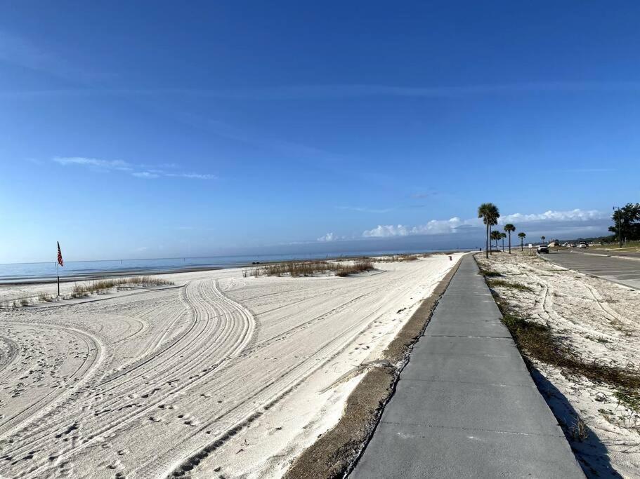 White Sand Getaway Steps From Beach Gulfport Εξωτερικό φωτογραφία